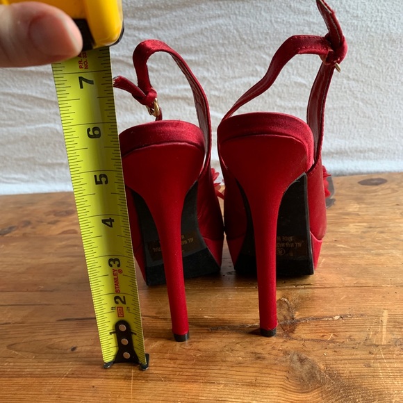 Journee Collection red wine stilettos flower toe - Picture 4 of 5